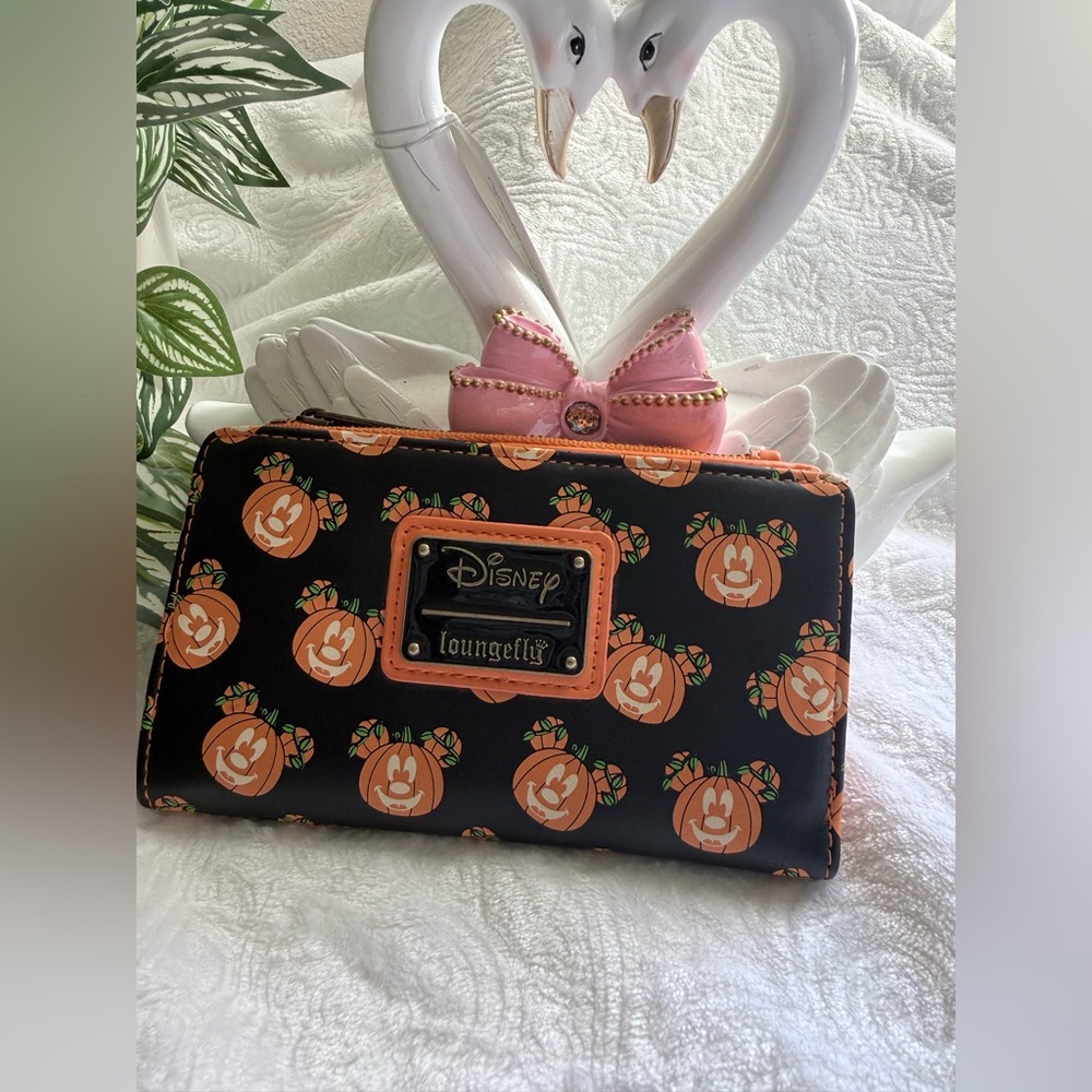 Disney Loungefly Mickey Pumpkin Halloween Bifold Wallet Black & Orange